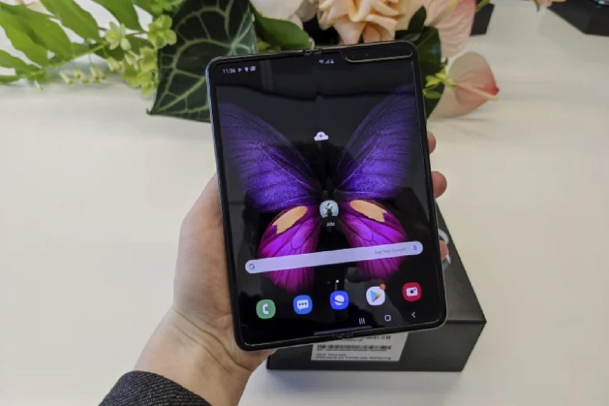 spigen galaxy fold 2